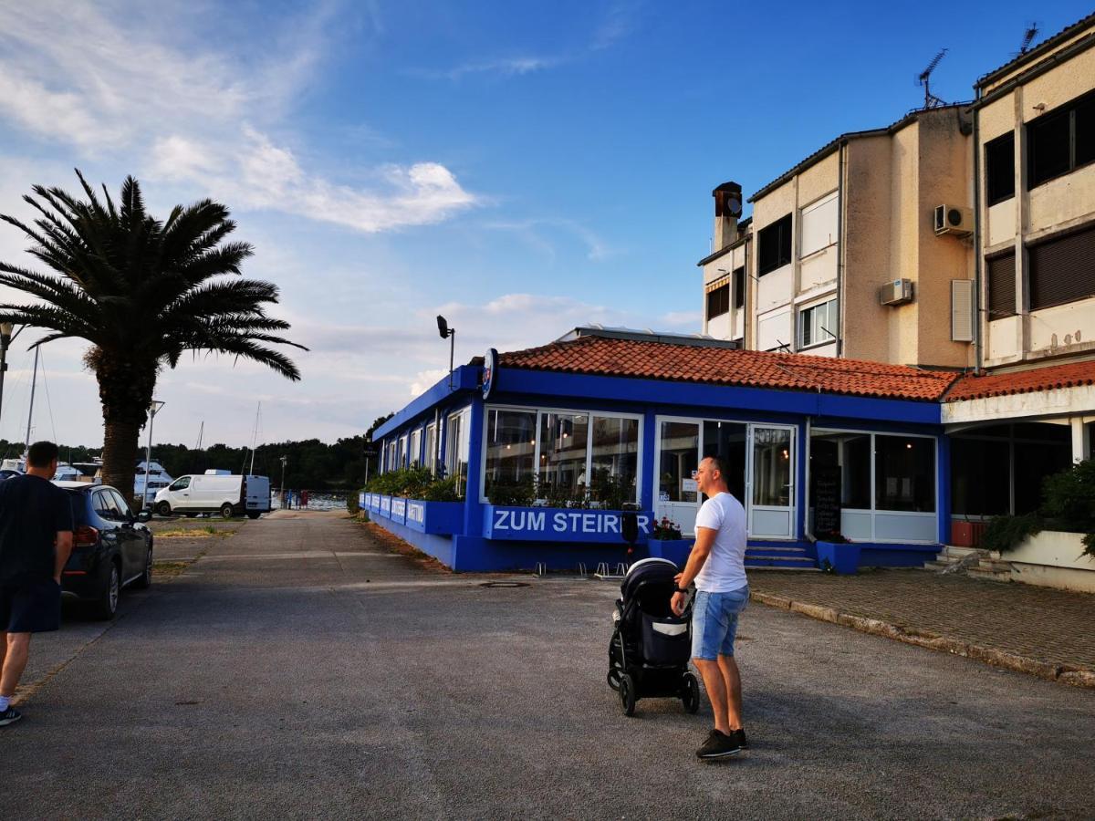 Apartmán Lovely Near The With A Sea View Porec